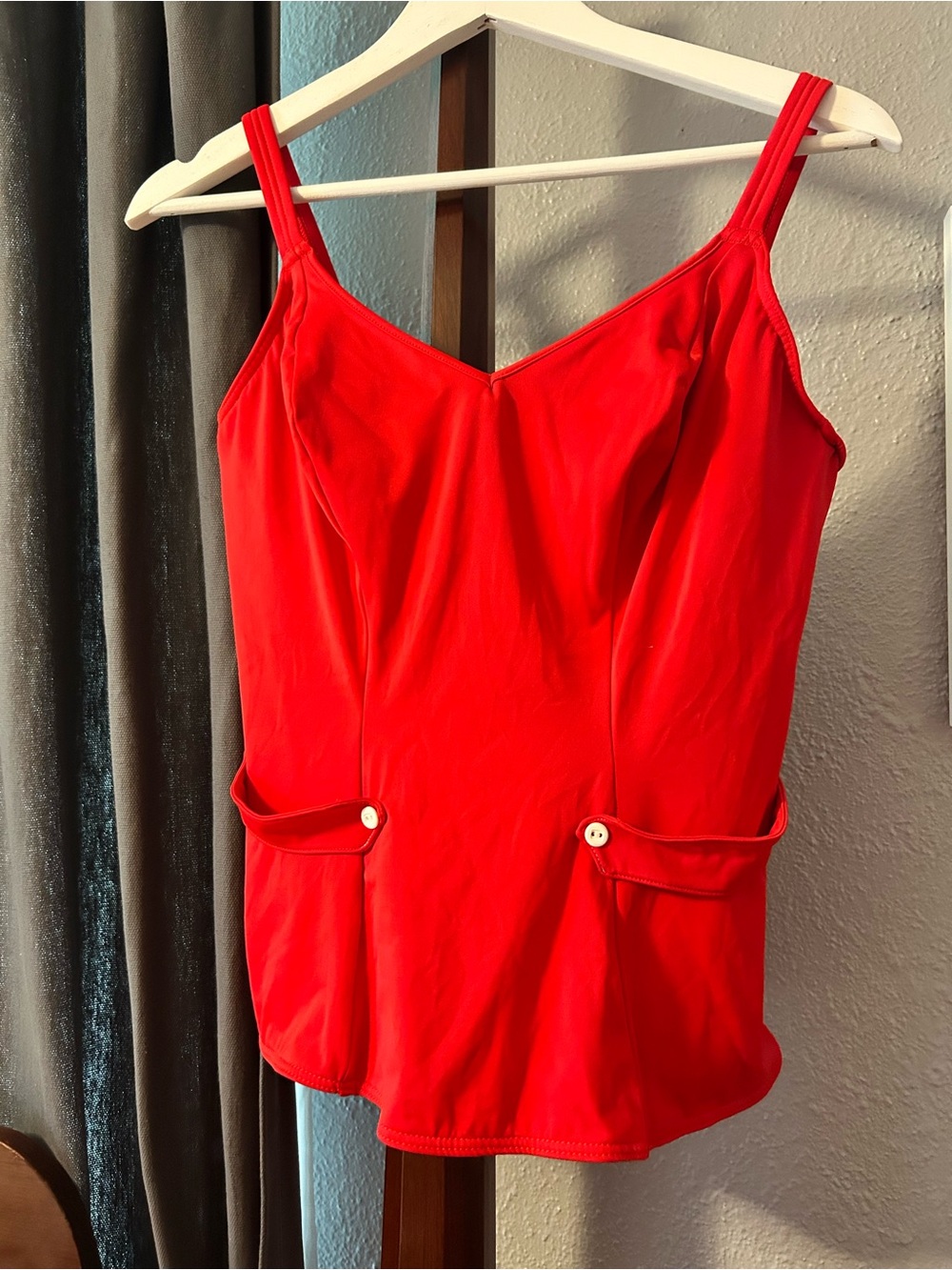 Freya FEVER 38E - Red V-Neck Sleeveless Swim Tankini  with button Accents